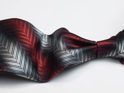 RICCARDO FERRI - Corbata de cuello espiga alternativa a rayas rojas y plateadas 3,5” W 58” L Foto 1 de 4