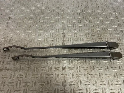 Par de brazos limpiaparabrisas Ford Mustang 1999-04 como nuevo 284 Foto 1 de 4