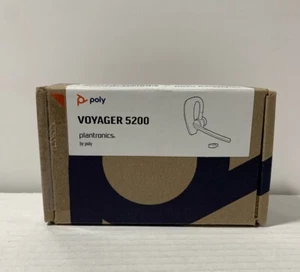 Poly Voyager 5200 UC Wireless Headset & Charging Case Plantronics NEW Monoaural - Photo 1 sur 8