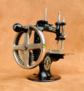 1910 1°Model 4-Spoke Mini Singer 20 Sewhandy Child Sewing Machine Toy Antigua - Imagen 1 de 11