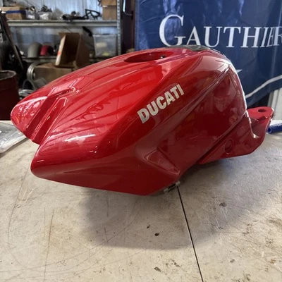 Оригинальный топливный бак Ducati 1098 848 1198 красный приклад - Изображение 1 из 4