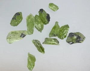 Lot DIOPSID Kristalle (5 gr) Roh Diopside Crystal rough, Merelani Tansania - Picture 1 of 1