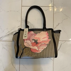 Bolso de Mano Brighton Vera Tela Tostada con Amapola Rosa Bordada - Imagen 1 de 13