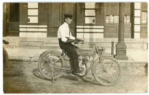 "RPPC Motorrad Mann auf ""Harley Davidson" - Bild 1 von 2
