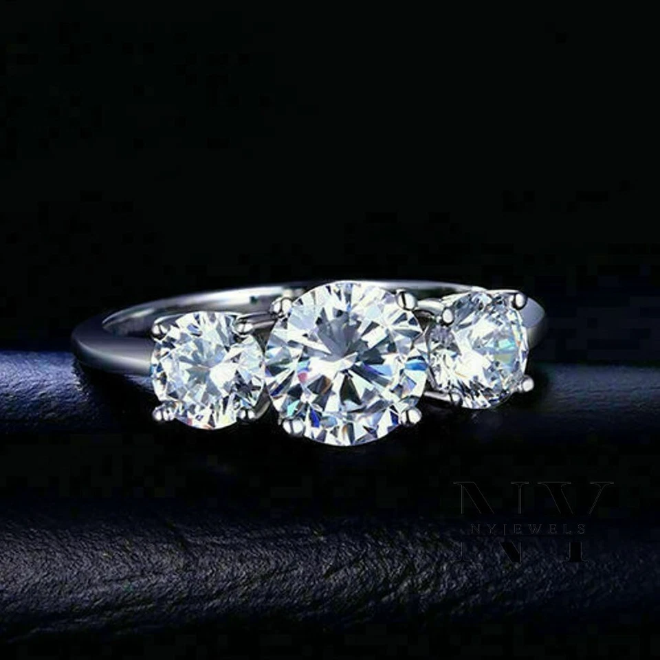 Anillo de compromiso Moissanite de tres piedras de oro blanco sólido de 14 k corte redondo de 3 quilates Foto 1 de 4