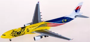 per Herpa per Malaysia Airlines per Airbus A330-300 9M-MTG 1:500 aereo pre-costruito - Foto 1 di 4