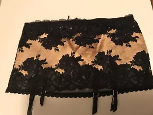 Gonna Giarrettiera Victoria’s Secret Seduzione Pizzo Nero Cristalli Oro S M L Nuova con etichette - Foto 1 di 7