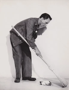 1953 Pressefoto Schauspieler Frank Sinatra spielt Hauptrolle in "Von hier in die Ewigkeit" - Bild 1 von 2