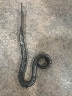 Ganchos de pared rústicos industriales forjados a mano | Perchas para percheros hechas por herrero Foto 1 de 3