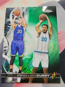 2023-24 Topps Cromo Baloncesto ADN Verde Stephen Curry & Seth Curry ADN-1 - Imagen 1 de 2