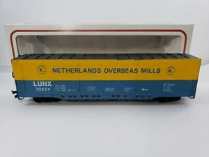Bachmann HO Scale Boxcar Netherlands Overseas Mills LUNX 70254 Freight Train Car - Picture 1 of 11