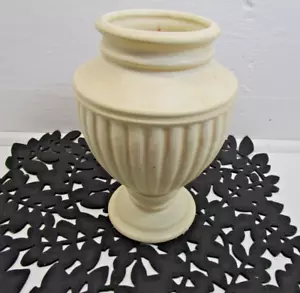 Jarrón o maceta urna Haeger color crema hecha en 2001 11" de alto 4 1/2" al abrir - Imagen 1 de 5