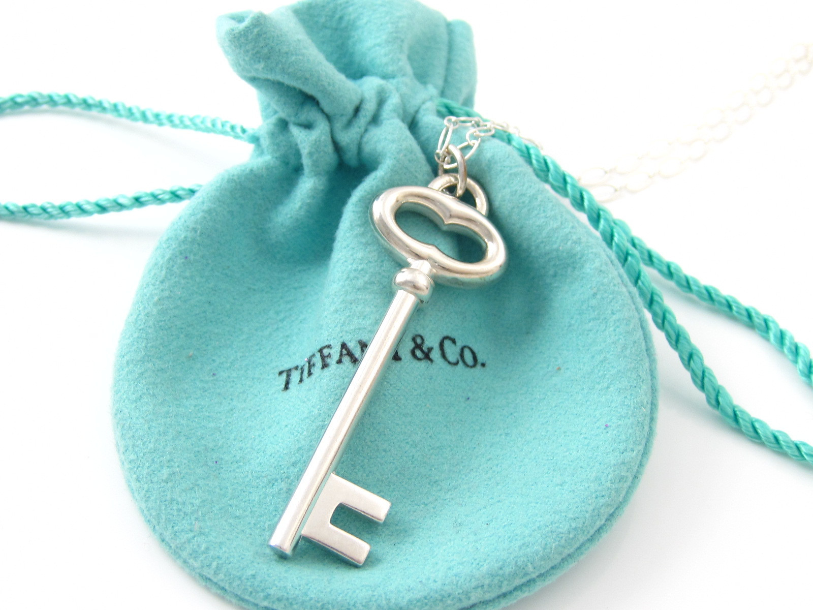 HUGE Trefoil Key Necklace EXCELLENT 