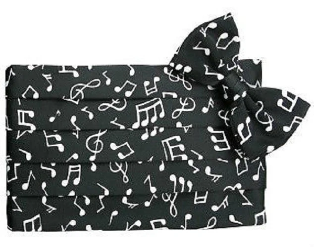 Juego de pajaritas y cummerbund blanco y negro de notas musicales Foto 1 de 1