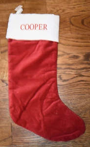 Medias de terciopelo clásicas Pottery Barn rojas monograma COOPER NUEVAS NUEVAS CON ETIQUETAS medianas - Imagen 1 de 3