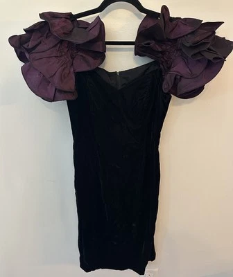 Vestido Steppin Out Vintage Años 90 Terciopelo Berenjena Profundo Manga Corta Abullonada Talla 9 Usado en Excelente Condición Foto 1 de 4