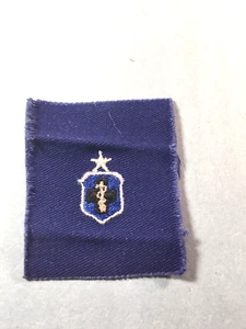 Vintage USAF Sr. Medical Tech.  Stoff Aufnäher Abzeichen (weiß auf blau) - Bild 1 von 5