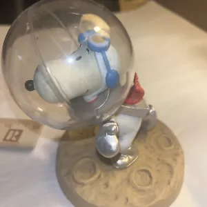 Hallmark Snoopy Figurine "The Sky's the Limit" 2010 No Box - Picture 1 of 7