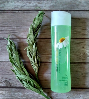 Gel de limpieza profunda orgánico Yves Rocher Pure Calmille limpiador de manzanilla 6,7 oz Foto 1 de 2