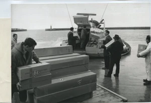 Hovercraft SRN6 1st Cargo Delivery 1967 Press Photo - Picture 1 of 2