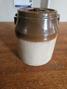 Vintage Stoneware Crock with Lid, One Quart, No Handle - Picture 1 of 8