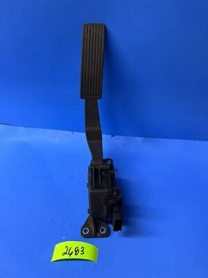 2009-2011 CHEVROLET HHR GAS ACCELERATOR PEDAL OEM, 20757615 - Image 1 of 4