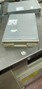 Sony MPF920-E 1.44MB Internal Beige 3.5" IDE Floppy Drive - Afbeelding 1 van 2