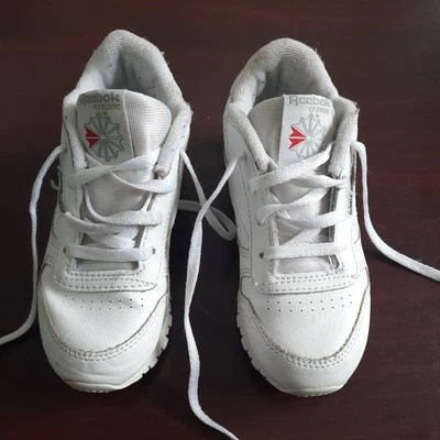 Tênis Reebok clássico couro atlético com cadarço unissex bebê tamanho 10 branco goma excelente estado usado - Imagem 1 de 4