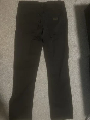 Pantalones negros ajustados Armani Collezioni para hombre talla 30 Foto 1 de 3
