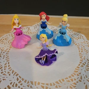 Lote De Cuatro Figuras Clip Princesa Real Disney Rapunzel Cenicienta Ariel Aurora - Imagen 1 de 7