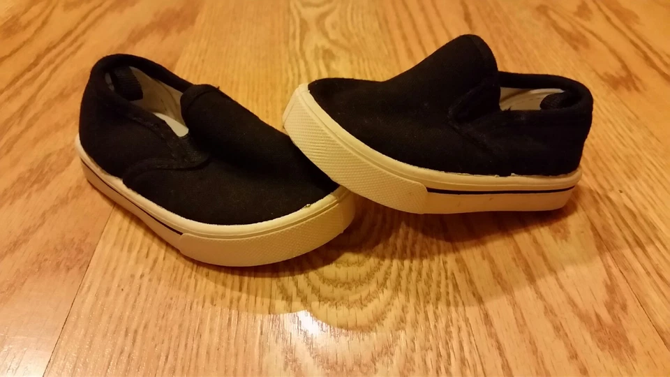 Faded Glory Baby Boys Crib Shoes Size 2 Infants Extremely CUTE Black Slip Ons - Image 1 of 4