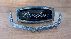 Vintage Metal Ford Brougham Metal Wreath Nameplate Emblem Logo Badge RARE - Bild 1 von 2