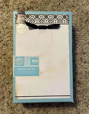 Kit de invitación de plata de 50 unidades Gartner Studios Foto 1 de 2