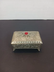 Portagioie vintage ornato piccolo metallo argento fodera tessuto rosso 3"x13/4" - Foto 1 di 12