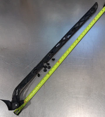 智能适用于两个 BRABUS 2009 OE 左后挡泥板安装支架 A 451 646 03 70 4R — 第 1/4 张图片