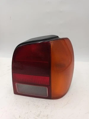 Feu arriere principal droit (feux) VOLKSWAGEN POLO 3 PHASE 1 6N0945096B - Photo 1/4