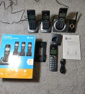 AT&T CL82419 Juego de sistema de contestador automático de 4 auriculares falta un cable cargador - Imagen 1 de 8