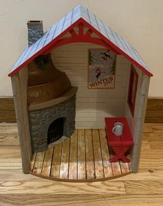 Retired American Girl Doll Winter Chalet Ski Lodge Large Cabin Fireplace READ - Imagen 1 de 12