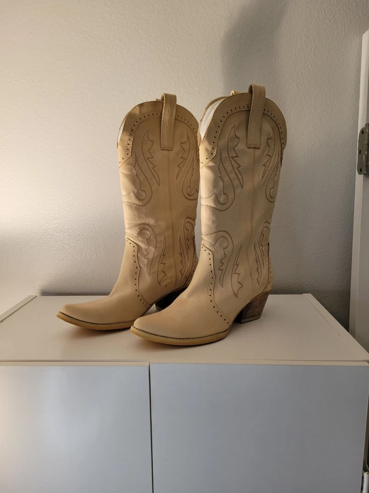 Very Volitale 米色女式 Raspy 靴子 10 码全新带盒不完美见图片 — 第 1/4 张图片