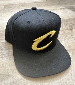 Cleveland Cavaliers NBA, Mitchell & Ness SnapBack Hat, Black & Metallic Gold - Picture 1 of 8