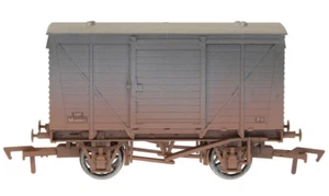 Dapol 4F-011-028 BR Ventilated Van Grey M183311 OO Gauge Weathered + T48 Post - Picture 1 of 9