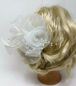 White Fascinator on a clip, Wedding Accessories, Feather Hair Accessory - Picture 1 of 5