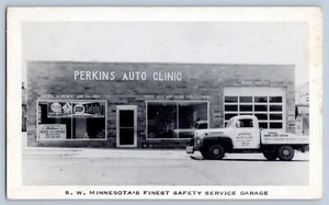 Pipestone Minnesota MN Perkins Auto Clinic Postkarte 1950er - Bild 1 von 2