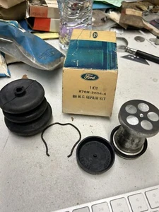 NOS Ford BIG Truck MASTER CYLINDER REPAIR KIT B7QH-2004-A 1957-1963 T700/750/850 - Picture 1 of 3