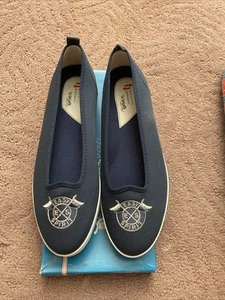 Easy Spirit Shoes - Picture 1 of 6