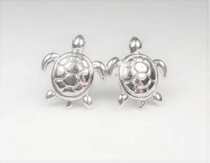 BEACH FASHION RHODIUM NAUTICAL SILVER TONE SEA TURTLE SEA LIFE ANIMAL EARRINGS - Picture 1 of 5