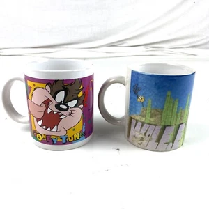 Juego de 2 tazas vintage 1996 Warner Bros Looney Tunes Taz Devil Wile E Coyote - Imagen 1 de 4