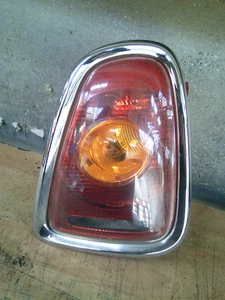 BMW MINI R56 2007 FAHRERSEITE RECHTS HINTEN / RÜCKLEUCHTE - Bild 1 von 1
