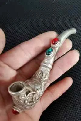 Tibetan silver inlaid red and green jade dragon and phoenix pipe Foto 1 de 3