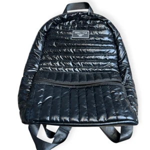 Mochila acolchada negra para mujer KENDALL+KYLIE talla mediana - Imagen 1 de 5